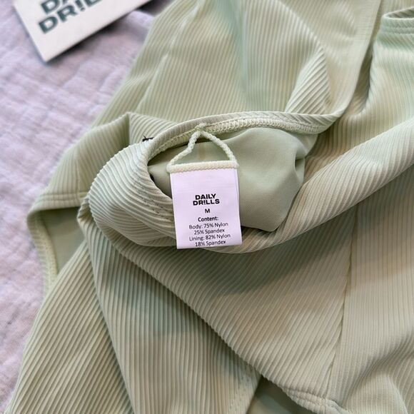 Daily Drills One Piece Bathing Suit Green Size Medium New With Tags - Picture 5 of 8